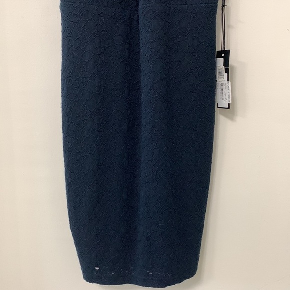 Lulu’s M Ruffled Neck Lace Bodycon Dress - Picture 4 of 13